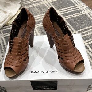Banana Republic Brown Woven Peep-Toe Heels